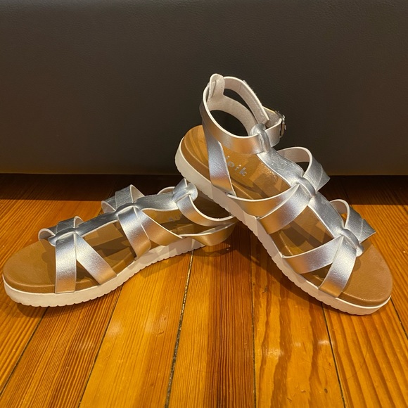 Girls Kidpik Strapy Silver Sandals - Picture 1 of 6